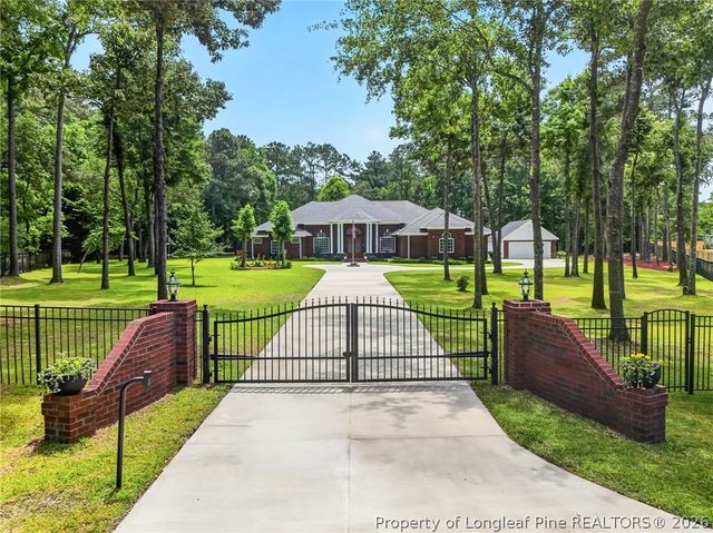 2204 Honey Lane, Hope Mills, NC 28348