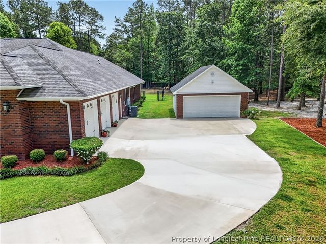 2204 Honey Lane, Hope Mills, NC 28348