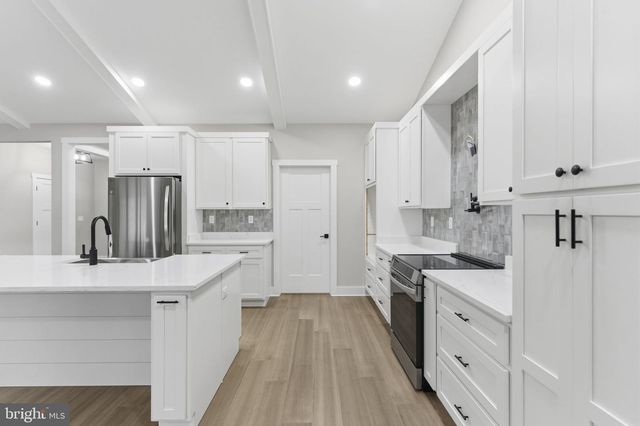 BREAKAWAY DR, Hedgesville, WV 25427