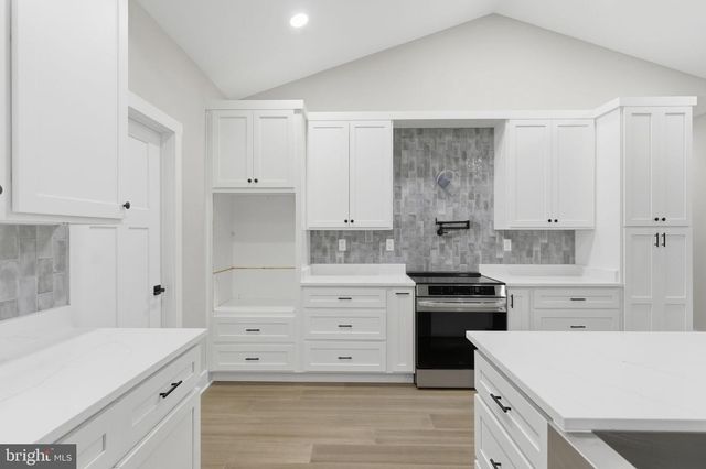 BREAKAWAY DR, Hedgesville, WV 25427