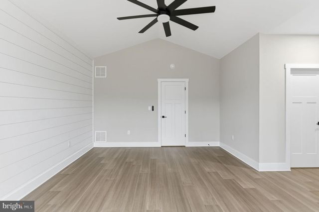 BREAKAWAY DR, Hedgesville, WV 25427