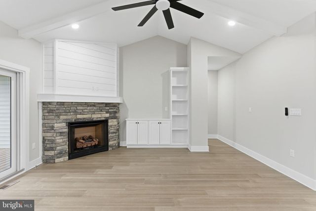 BREAKAWAY DR, Hedgesville, WV 25427