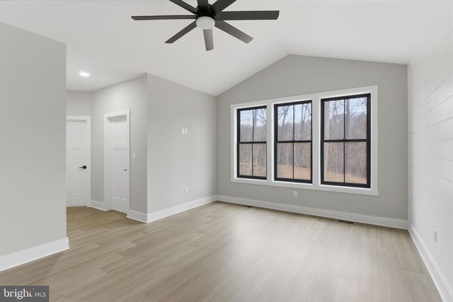 BREAKAWAY DR, Hedgesville, WV 25427