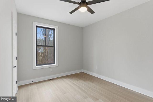 BREAKAWAY DR, Hedgesville, WV 25427