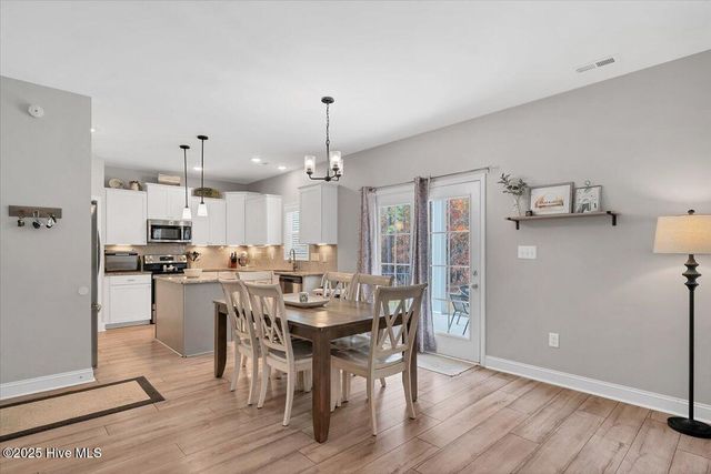 1614 Redbud Court, Aberdeen, NC 28315