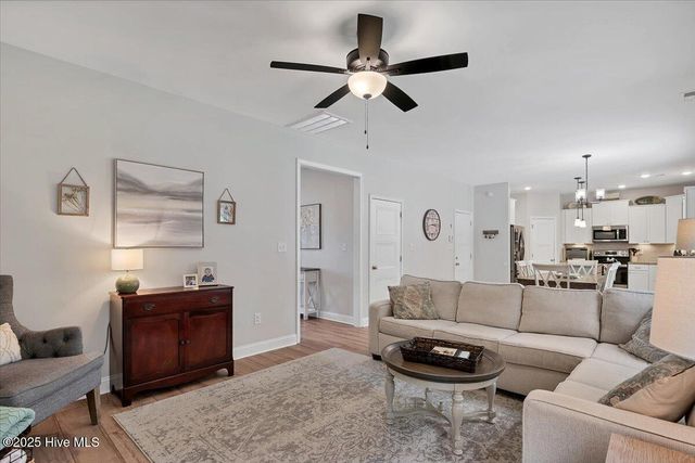 1614 Redbud Court, Aberdeen, NC 28315