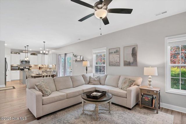 1614 Redbud Court, Aberdeen, NC 28315