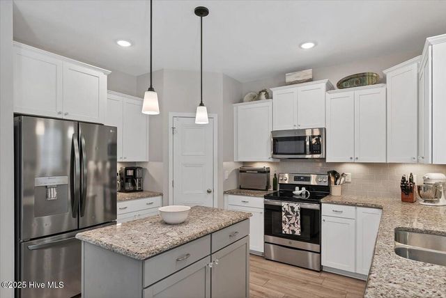 1614 Redbud Court, Aberdeen, NC 28315