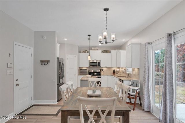 1614 Redbud Court, Aberdeen, NC 28315