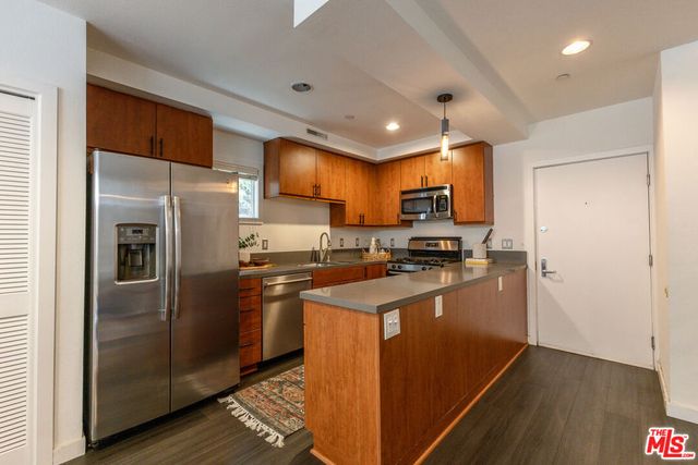 10735 Bloomfield Street 5, Los Angeles, CA 91602