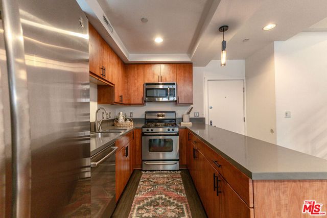 10735 Bloomfield Street 5, Los Angeles, CA 91602