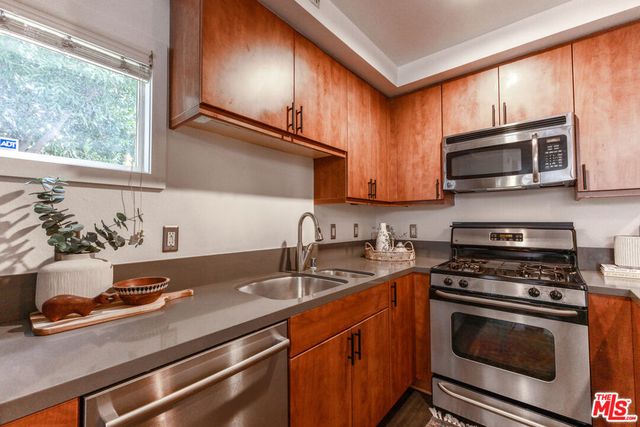 10735 Bloomfield Street 5, Los Angeles, CA 91602