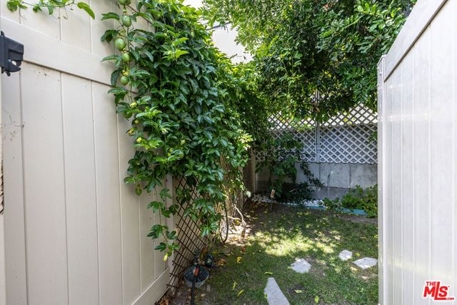 10735 Bloomfield Street 5, Los Angeles, CA 91602