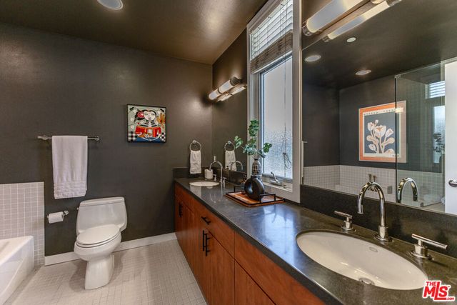 10735 Bloomfield Street 5, Los Angeles, CA 91602