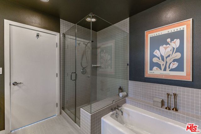 10735 Bloomfield Street 5, Los Angeles, CA 91602