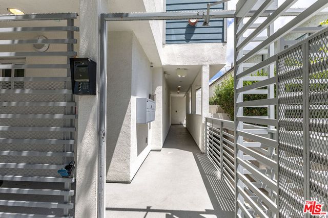 10735 Bloomfield Street 5, Los Angeles, CA 91602