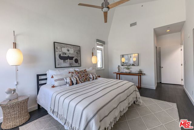 10735 Bloomfield Street 5, Los Angeles, CA 91602