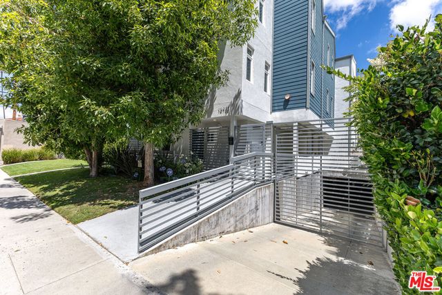 10735 Bloomfield Street 5, Los Angeles, CA 91602