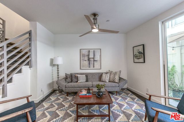 10735 Bloomfield Street 5, Los Angeles, CA 91602