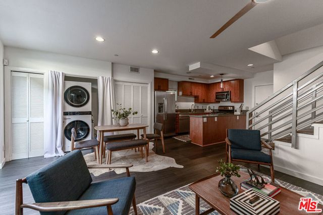 10735 Bloomfield Street 5, Los Angeles, CA 91602