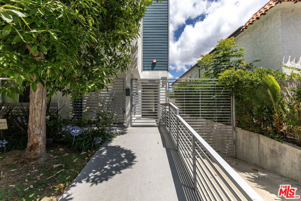 10735 Bloomfield Street 5, Los Angeles, CA 91602
