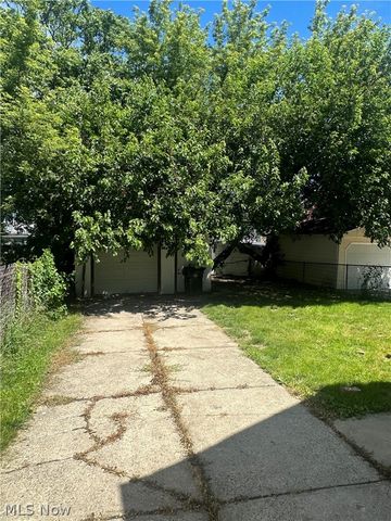 2916 Searsdale Avenue, Cleveland, OH 44109