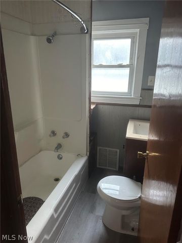 2916 Searsdale Avenue, Cleveland, OH 44109