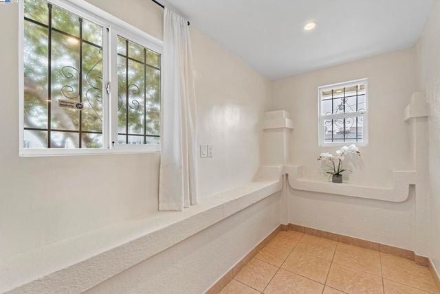 931 E 23Rd St, Oakland, CA 94606