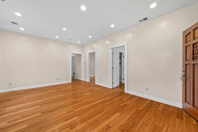 931 E 23Rd St, Oakland, CA 94606