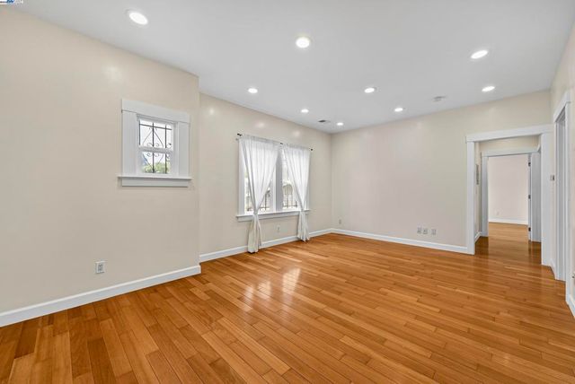 931 E 23Rd St, Oakland, CA 94606