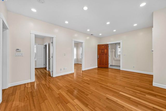 931 E 23Rd St, Oakland, CA 94606