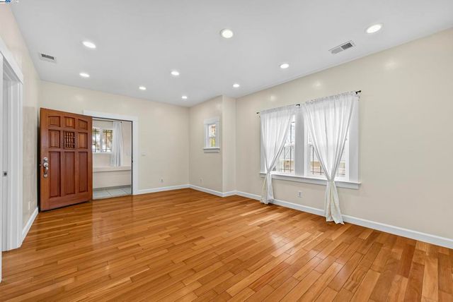 931 E 23Rd St, Oakland, CA 94606