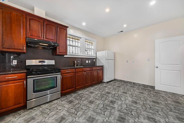 931 E 23Rd St, Oakland, CA 94606