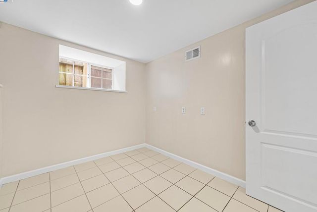 931 E 23Rd St, Oakland, CA 94606