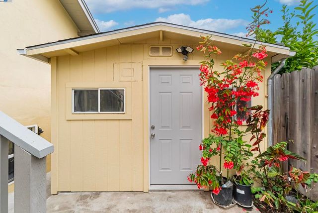 931 E 23Rd St, Oakland, CA 94606