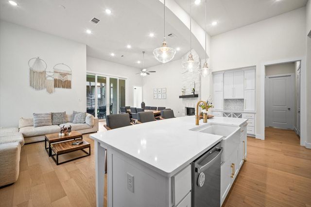 220 Lookout Ridge Drive, Montgomery, TX 77316
