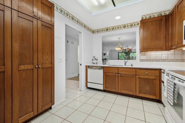 8870 Villa La Jolla Drive 213, La Jolla, CA 92037