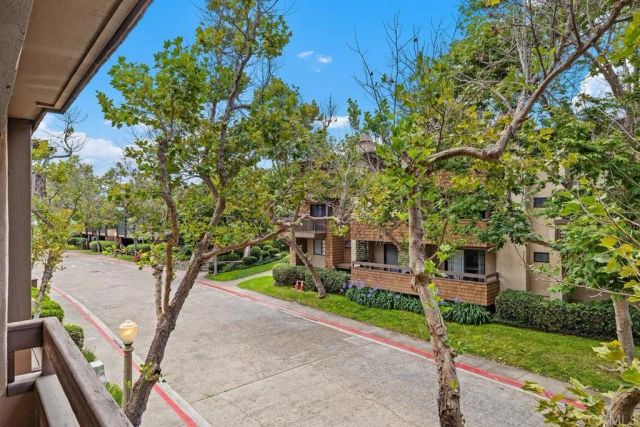 8870 Villa La Jolla Drive 213, La Jolla, CA 92037