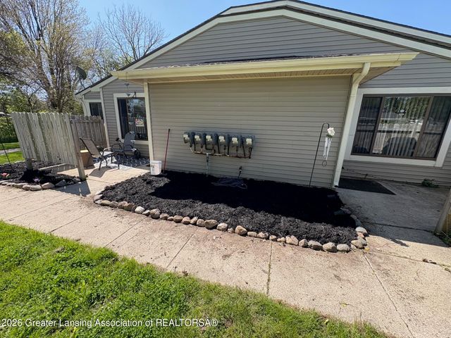 2140 Adelpha Avenue, Holt, MI 48842