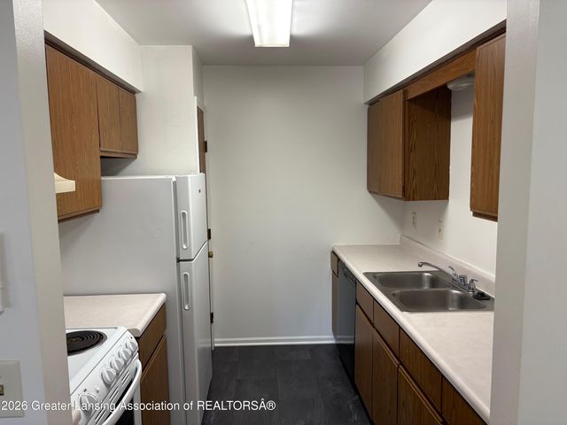 2140 Adelpha Avenue, Holt, MI 48842