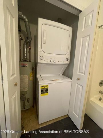 2140 Adelpha Avenue, Holt, MI 48842