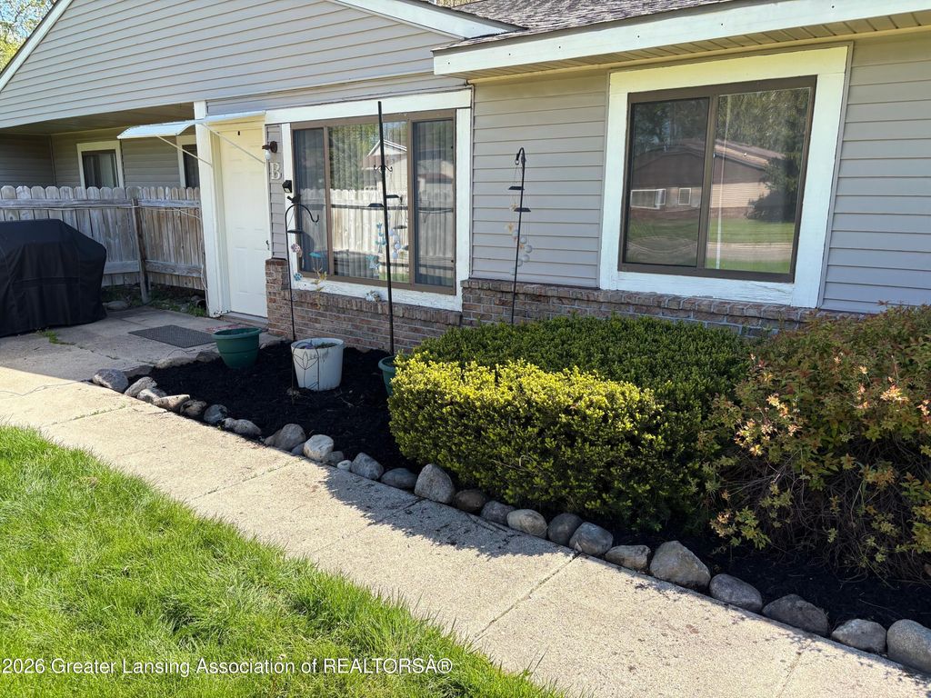 2140 Adelpha Avenue, Holt, MI 48842