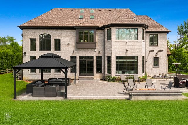 6270 S Garfield Avenue, Burr Ridge, IL 60527