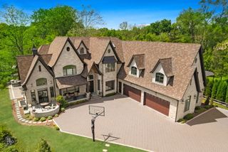 6270 S Garfield Avenue, Burr Ridge, IL 60527