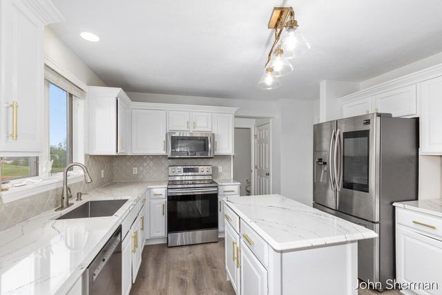 6939 Dale Hollow Drive, Caledonia, MI 49316