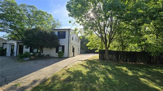 2669 Knoll Road SE, Smyrna, GA 30080