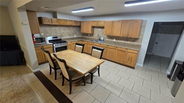 2669 Knoll Road SE, Smyrna, GA 30080
