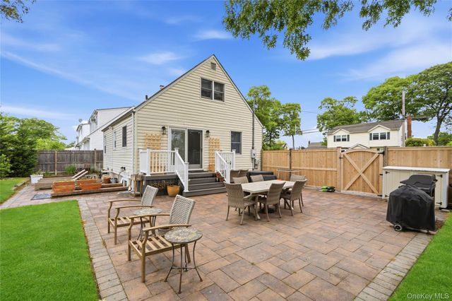 319 N Fulton Avenue, Lindenhurst, NY 11757