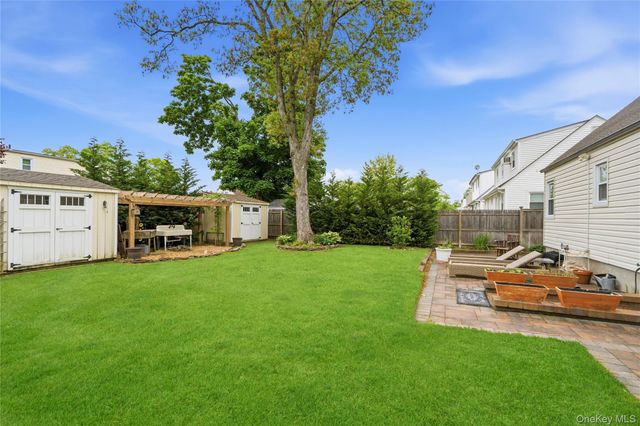 319 N Fulton Avenue, Lindenhurst, NY 11757