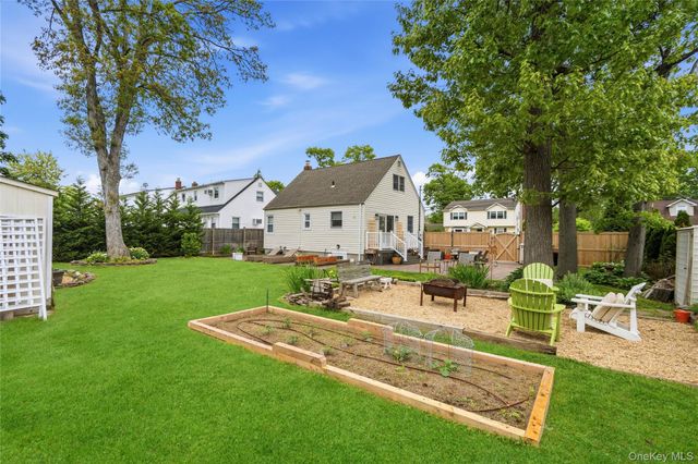 319 N Fulton Avenue, Lindenhurst, NY 11757